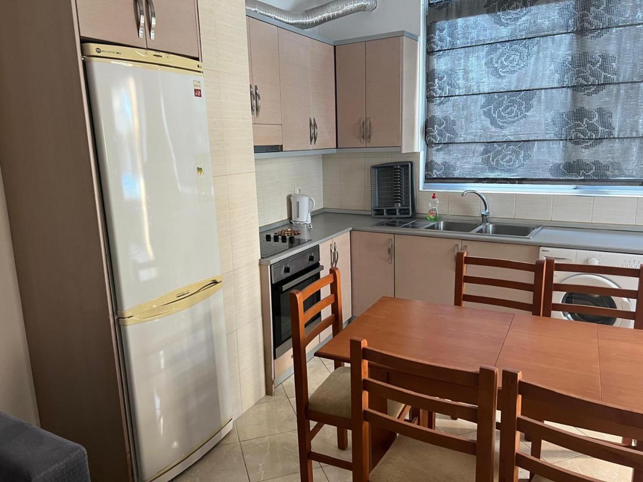 Tulipani Apartments Near Promenade Sarande Exterior photo